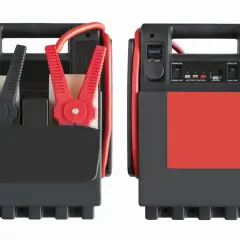 Deux boosters de batterie noirs et rouges, avec pinces. Aide à choisir quel booster de batterie choisir pour votre véhicule.