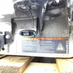 Pièce de Kangoo ZE avec connecteur haute tension. Le prix du remplacement de la batterie Kangoo ZE est une préoccupation pour les propriétaires de VE.
