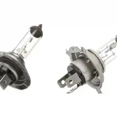 Deux ampoules de phare, une H4 et une H7, prêtes à éclairer la route.