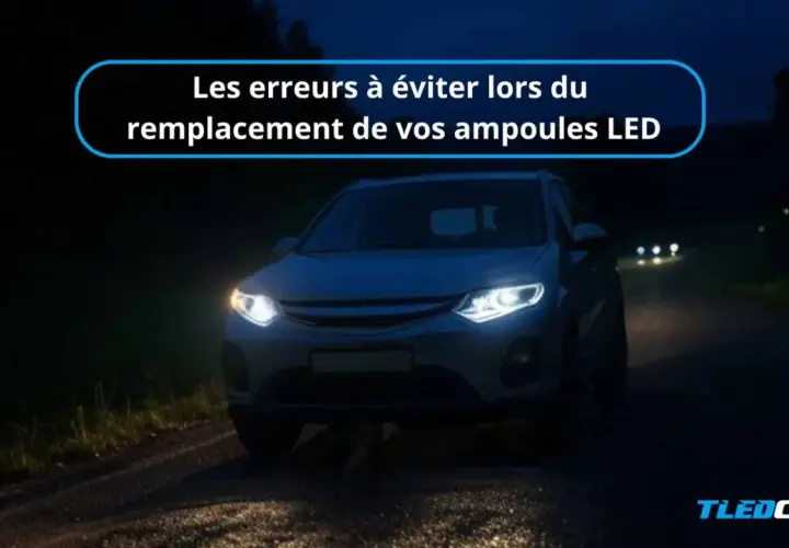 Une voiture avec des phares LED brillants sur une route sombre. L'installation LED voiture peut améliorer la visibilité nocturne.
