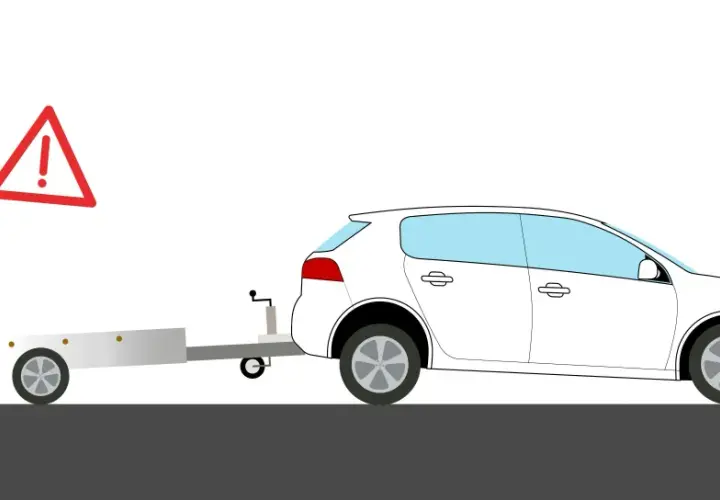 Attention ! Une charge lourde est placée sur la remorque, indiquant la charge maximale voiture.