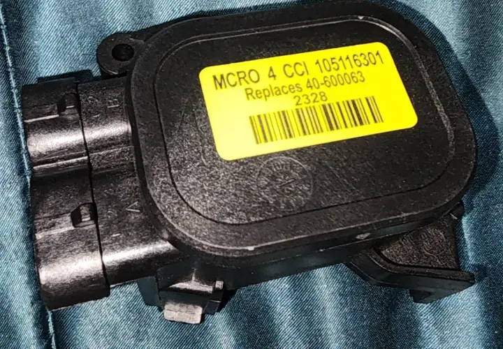 Capteur d'accélérateur, potentiellement défectueux, causant un symptôme. Pièce MCRO 4 CCI 105116301.