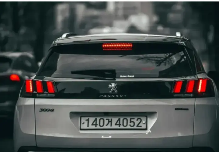 Arrière d'une Peugeot 3008. Le prix du changement des 4 injecteurs est une préoccupation pour les propriétaires.