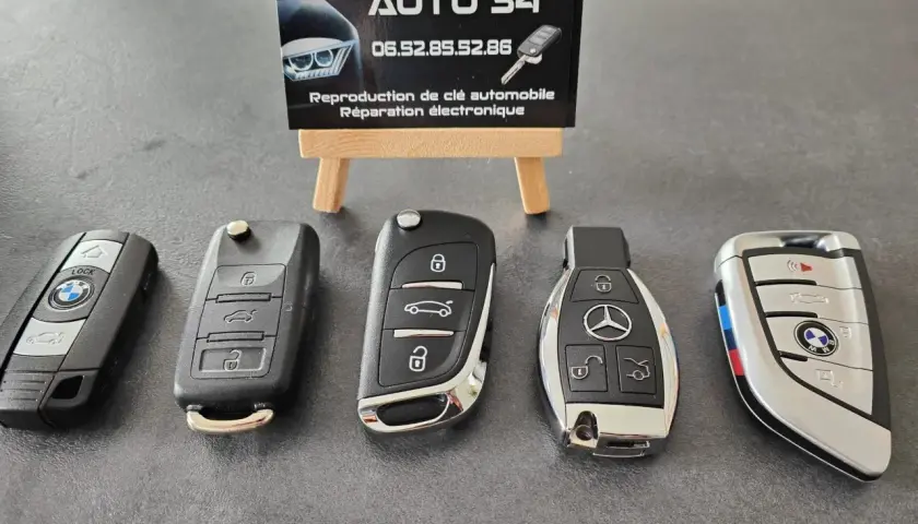 Clés de voiture de marques variées, dont BMW et Mercedes. Si votre neiman est bloqué, ces experts peuvent vous aider.