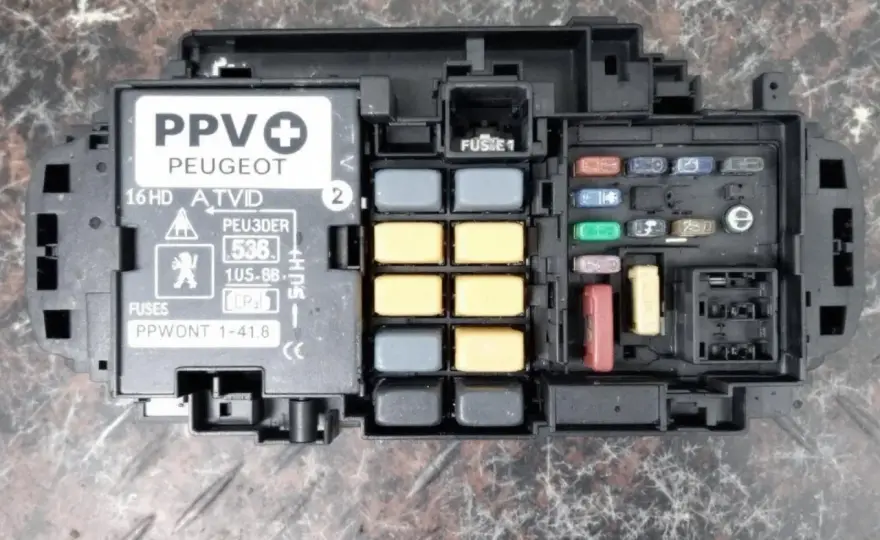 Schéma des fusibles du Peugeot 3008 phase 1 - repérez le bon circuit