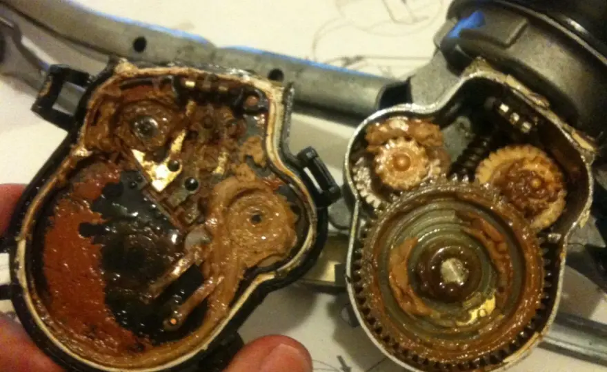 Moteur d’essuie-glace Clio 3 - le remplacer sans se tromper