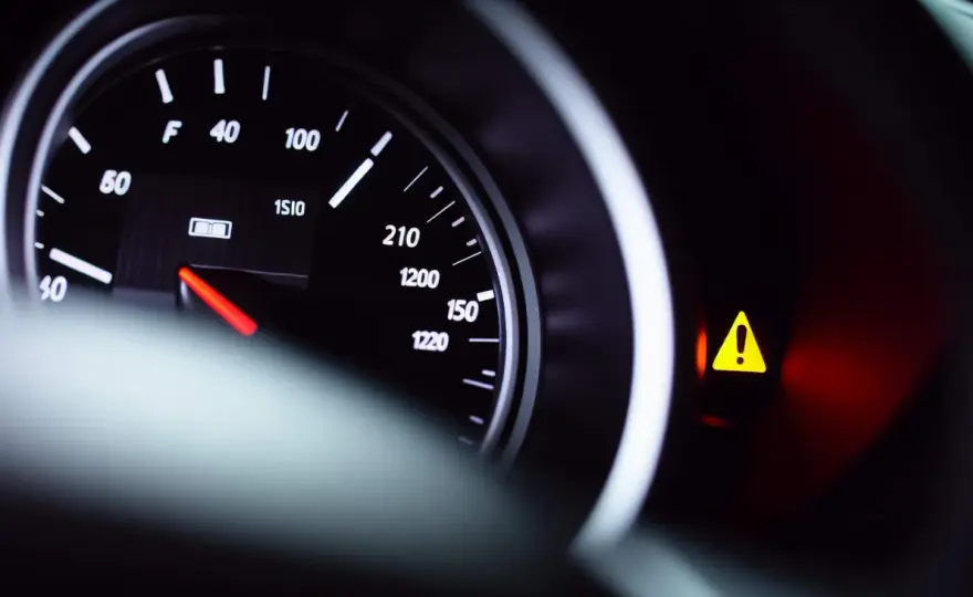 Peugeot 208 - Réinitialiser voyant pression pneus - Guide complet