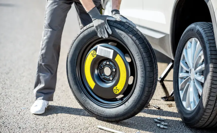 Changer un pneu crevé - Le guide complet pour rouler en sécurité