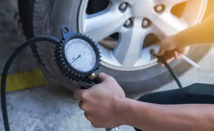 Pression des pneus sur autoroute - Le guide essentiel
