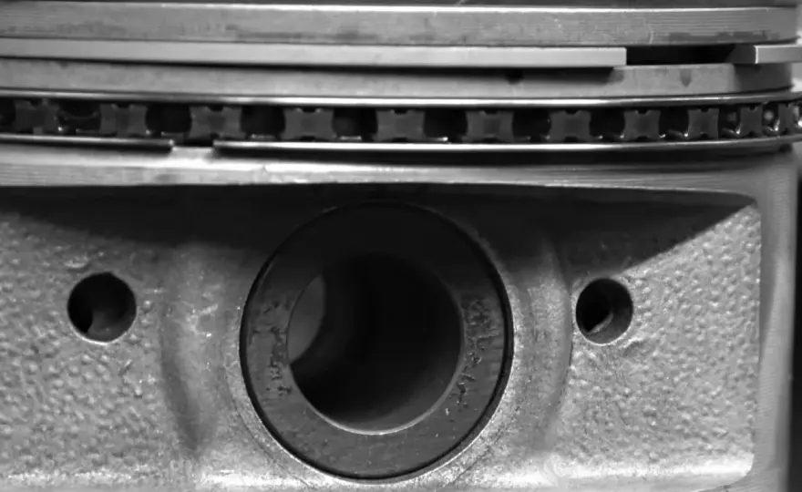 Segments de piston usés - quand faut-il les remplacer ?