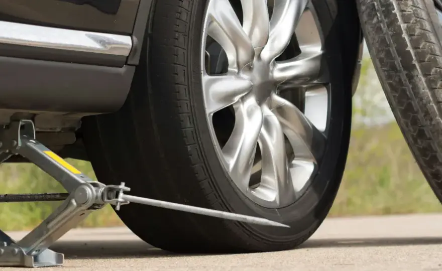Roue de secours - Jusqu'où rouler en sécurité après une crevaison ?