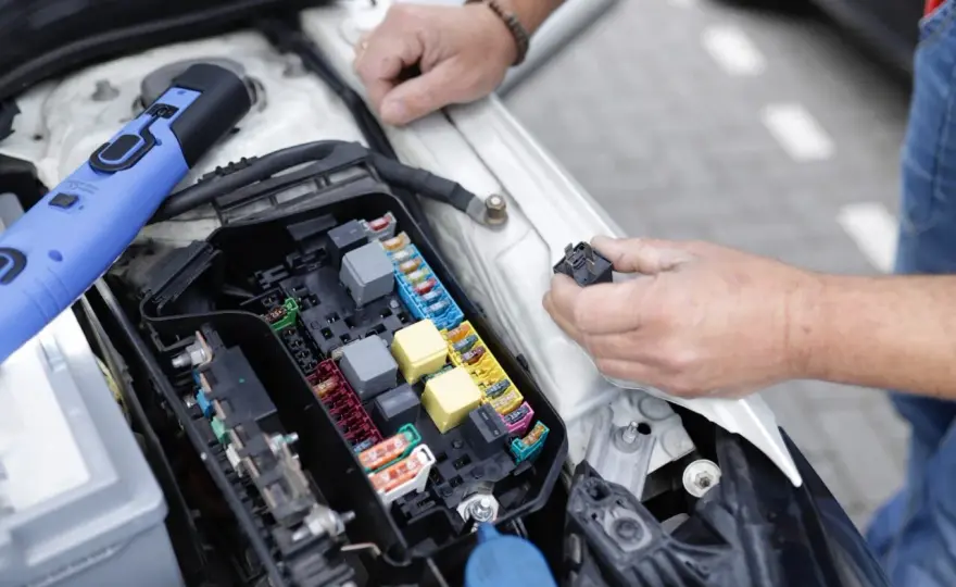 Problème électrique de voiture - repérer la panne avant le garage
