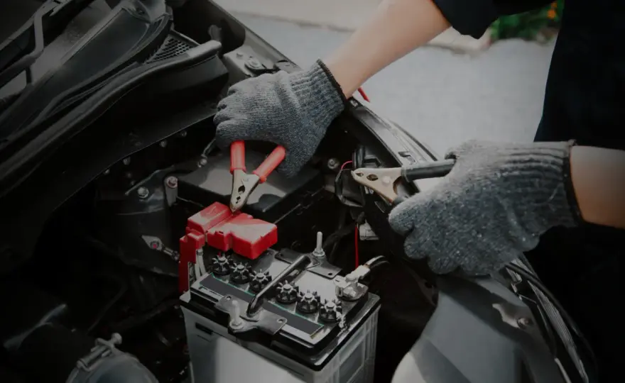 Batterie voiture faible - symptômes, test et quand la changer