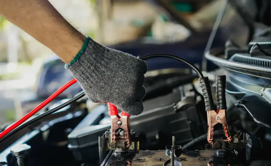 Démarrer une voiture avec des câbles sans abîmer l’électronique