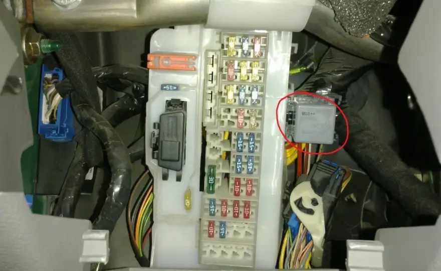 Centrale clignotante Twingo 1 - diagnostic et remplacement