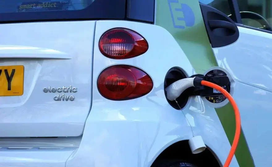 Batterie voiture - La charger la nuit, bonne ou mauvaise idée?