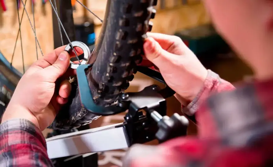 Roue voilée - Réparer ou remplacer ? Le guide complet