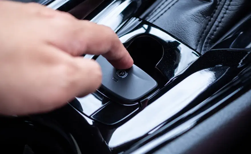 Frein à main électrique bloqué - Débloquez-le sans forcer !