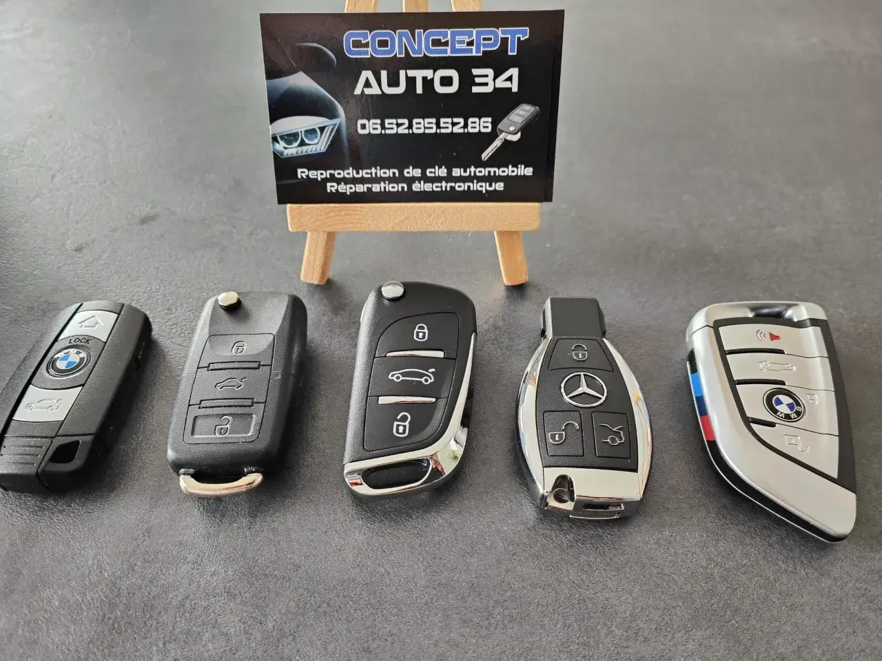 Clés de voiture de marques variées, dont BMW et Mercedes. Si votre neiman est bloqué, ces experts peuvent vous aider.