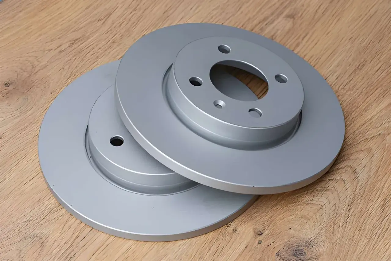 Deux disques de frein Renault neufs, parfaits pour votre site pour trouver numéro OEM Renault.