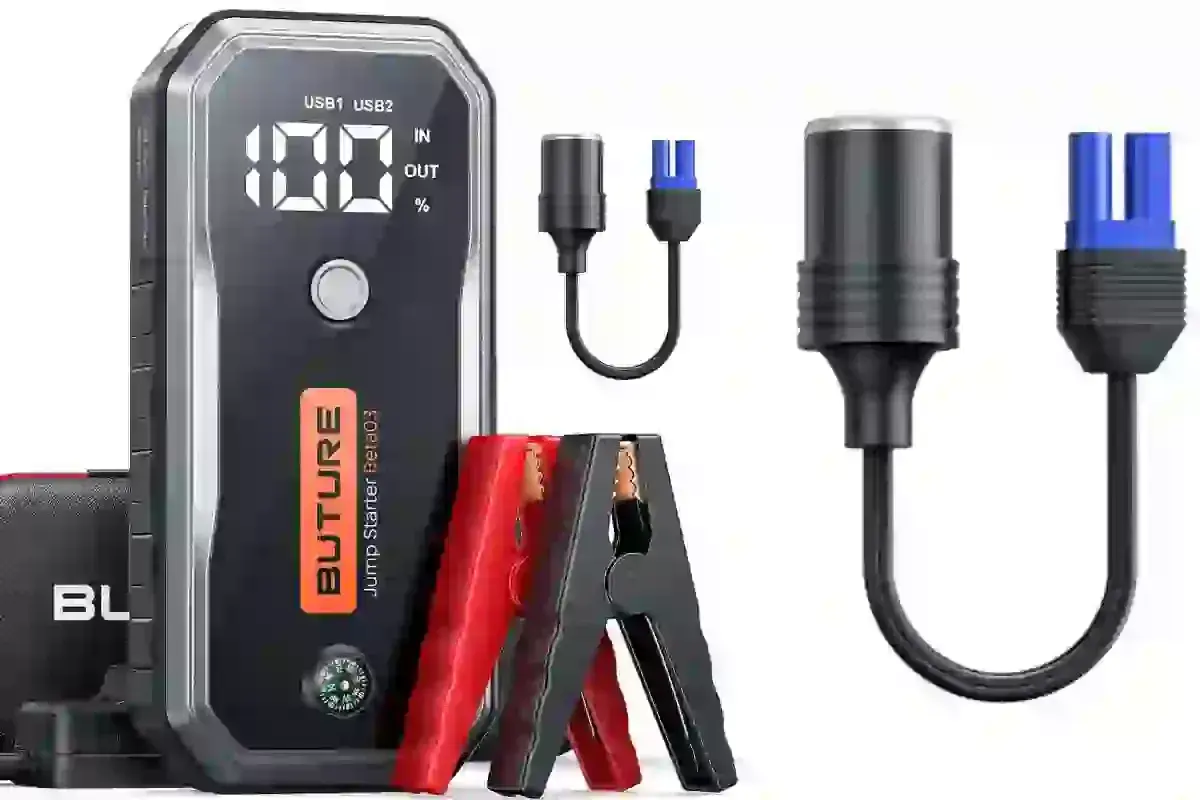 Boîtier noir avec écran affichant 100%, pinces rouges et noires, et câbles pour comment charger une batterie.