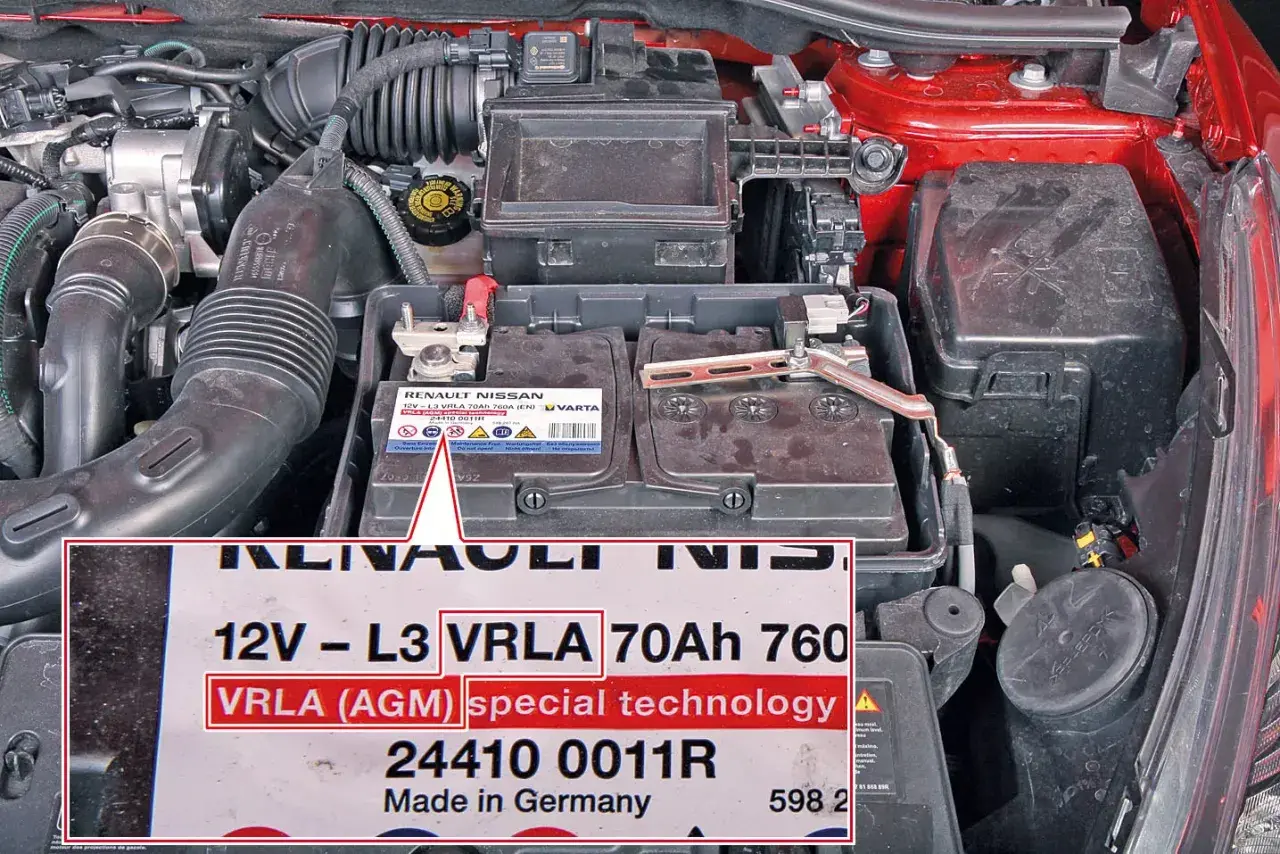 Emplacement batterie Ford Transit : une batterie VRLA AGM 12V 70Ah 760A, fabriquée en Allemagne.