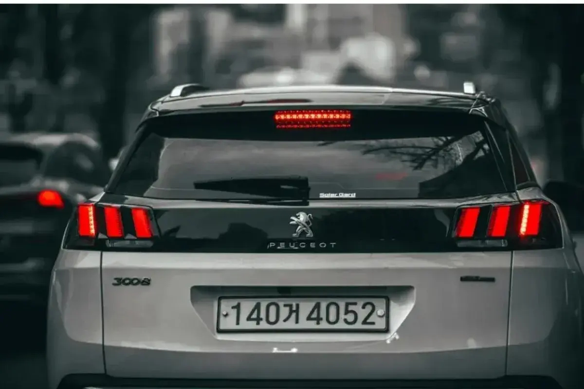Arrière d'une Peugeot 3008. Le prix du changement des 4 injecteurs est une préoccupation pour les propriétaires.