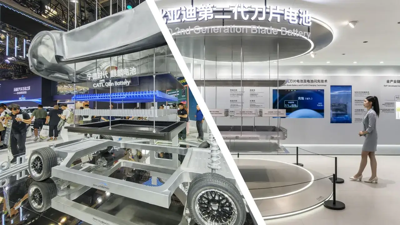 Exposition sur la batterie voiture electrique : châssis de véhicule électrique et présentation de la batterie Qilin de CATL et de la batterie Blade de BYD.