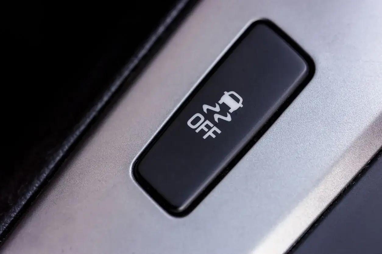 Bouton ESP OFF sur une console de voiture. Ce syst&egrave;me aide &agrave; maintenir la stabilit&eacute; de la esp voiture.